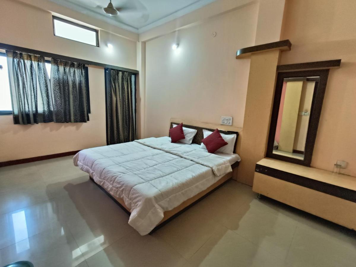 Hotel Chaitanya Maheshwar Exterior foto