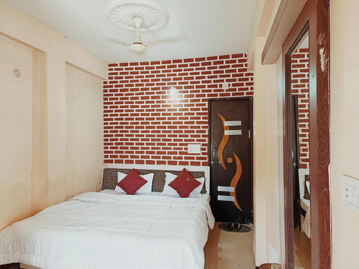 Hotel Chaitanya Maheshwar Exterior foto